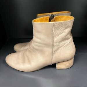 Gidigio Taupe Butter Soft Leather Side Zip Ankle Boots Size 9 (40 EU)